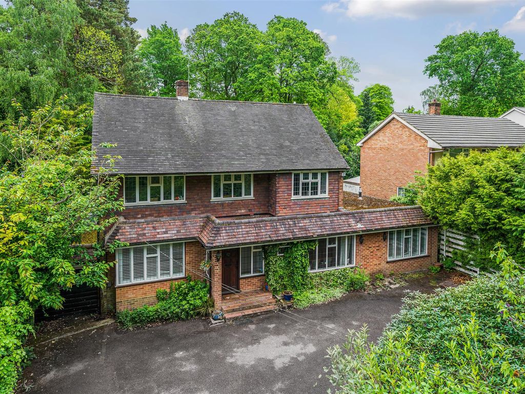 4 bed detached house for sale in Golf Drive, Camberley, Surrey GU15, £
