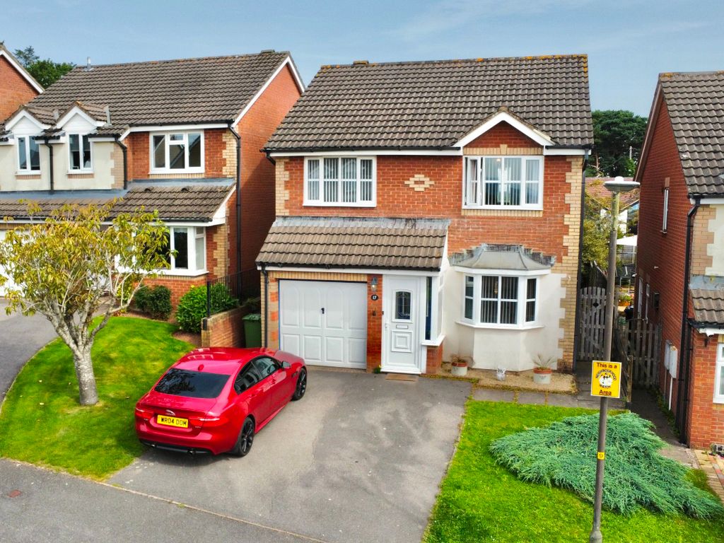 4 bed detached house for sale in Beauchamp Meadow, Lydney GL15, £