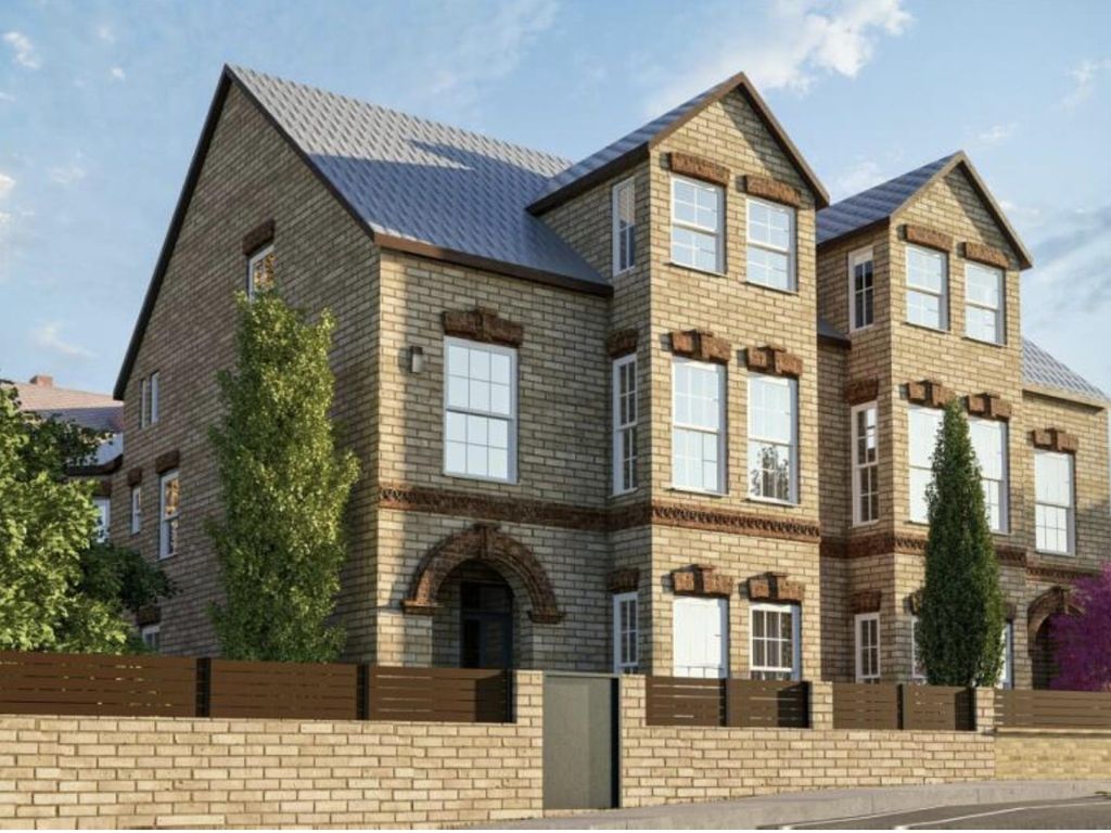 2 bed flat for sale in Aldenham Road, Bushey WD23, £399,950 Zoopla