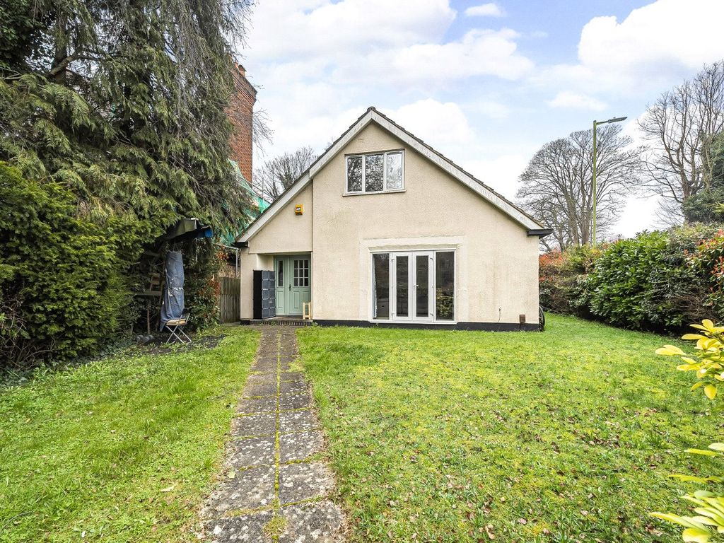 4 bed bungalow for sale in Rickmansworth Road, Watford, Hertfordshire
