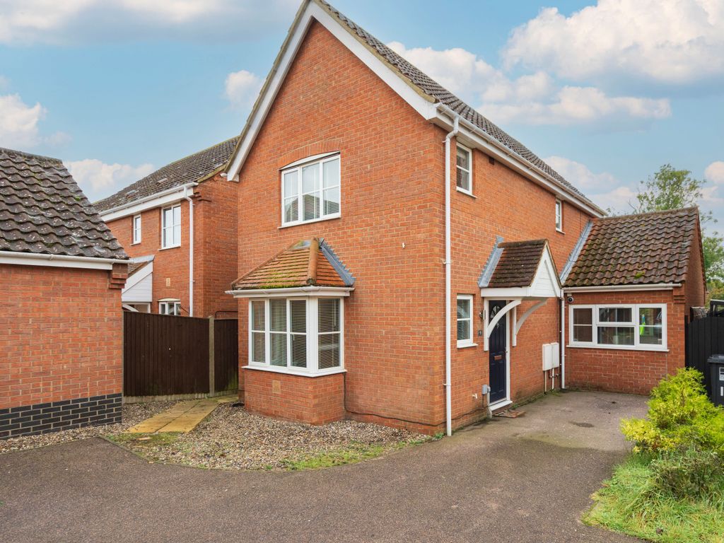 3 bed detached house for sale in Birds Road, North Walsham NR28, £