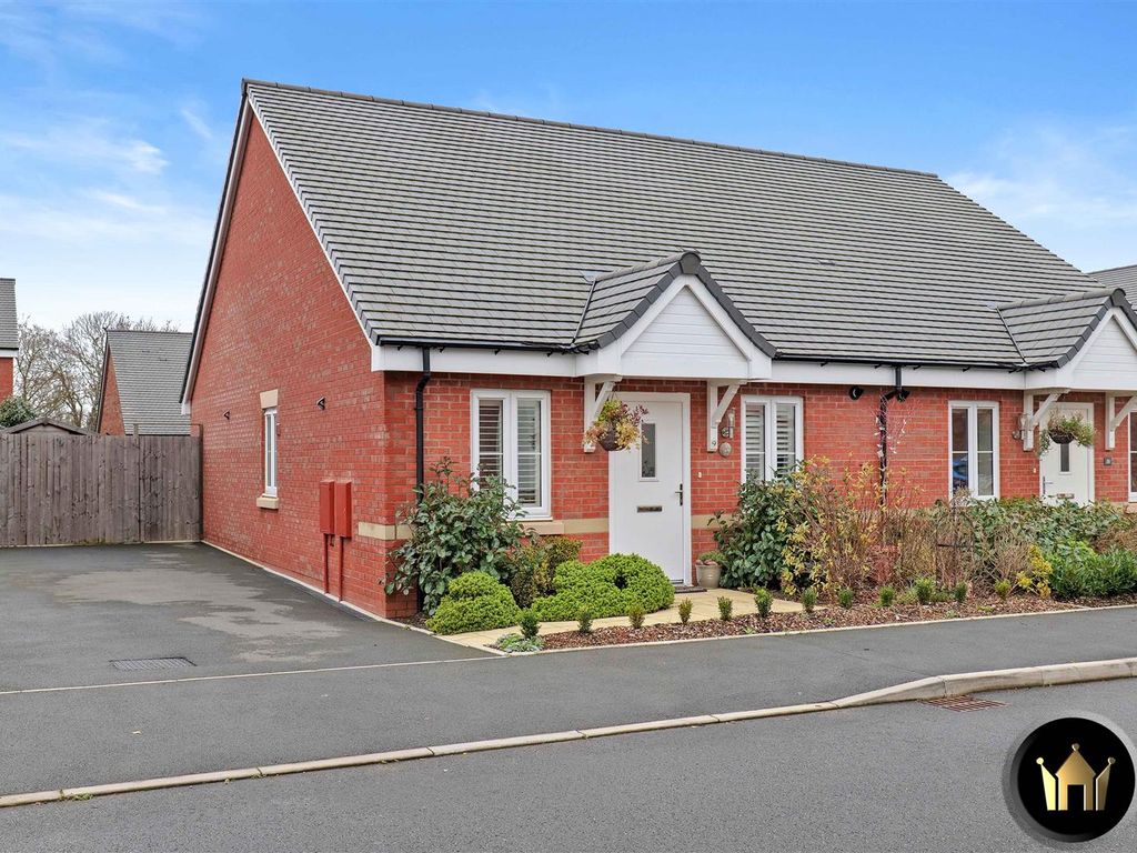 2 bed semidetached bungalow for sale in Hamilton Road, Lower Quinton