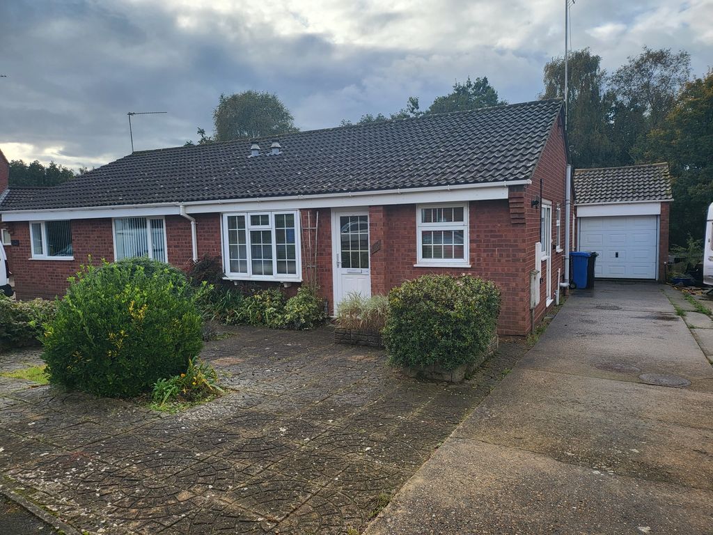 2 bed semidetached bungalow for sale in Braziers Wood Road, Ipswich