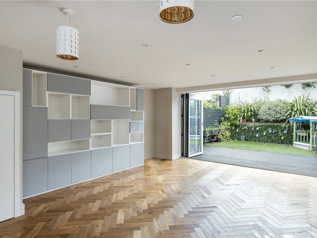 5 bed terraced house to rent in Pakefield Mews, London SW2, £3,800 pcm