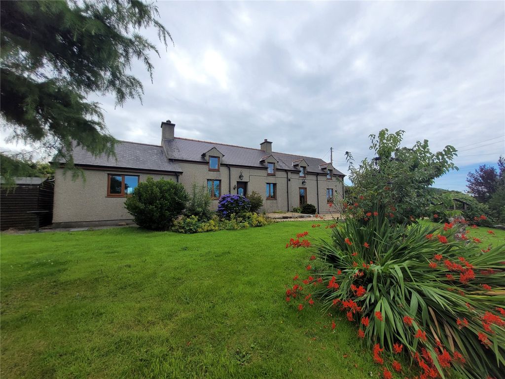 3 bed detached house for sale in Llanllyfni, Caernarfon, Gwynedd LL54