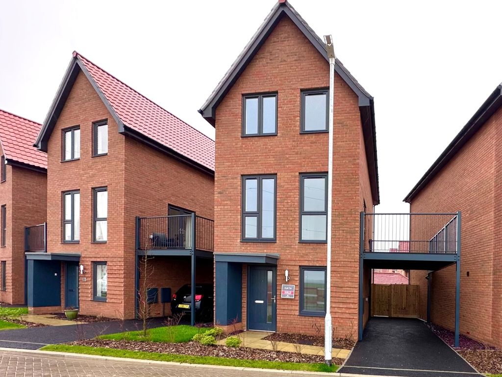 3 bed town house to rent in Discovery Drive, Kingsnorth, Ashford TN23