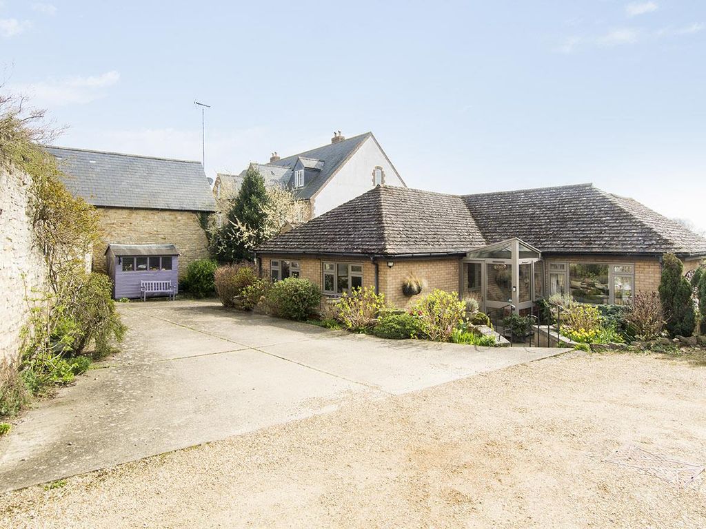 2 bed detached bungalow for sale in Setchells Yard, West Street, Oundle