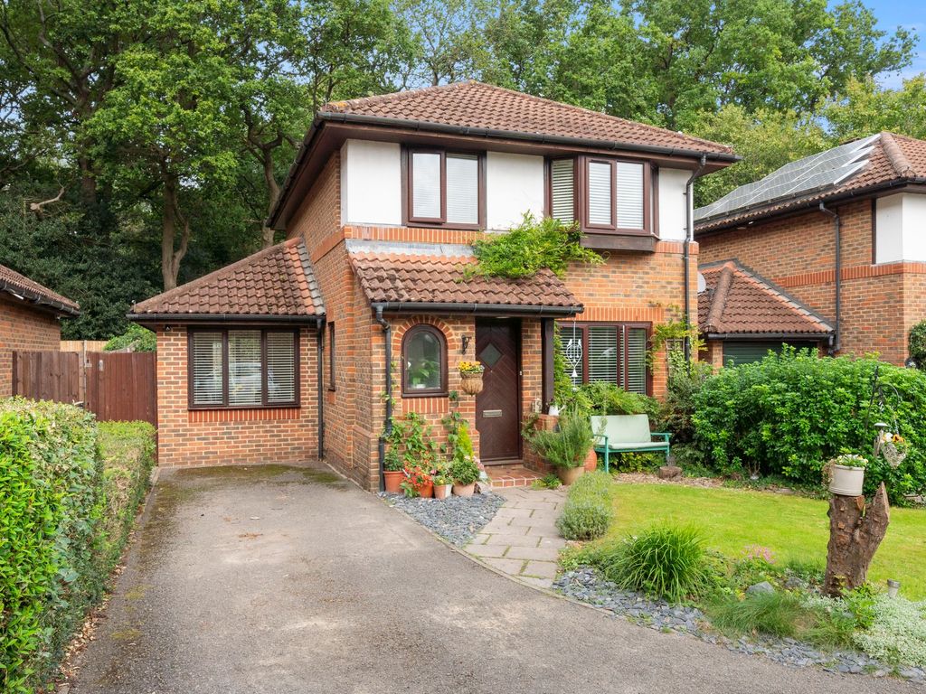 3 bed detached house for sale in Sage Walk, Warfield RG42, £550,000