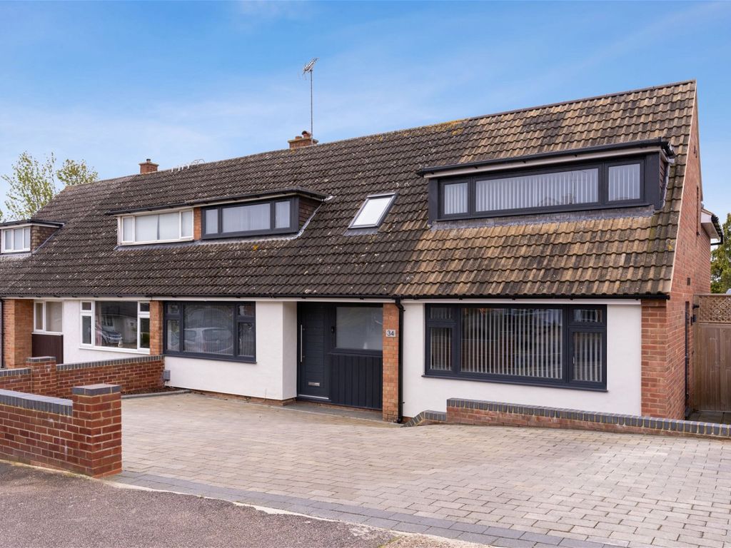 4 bed semidetached house for sale in Gainsford Crescent, Hitchin SG4