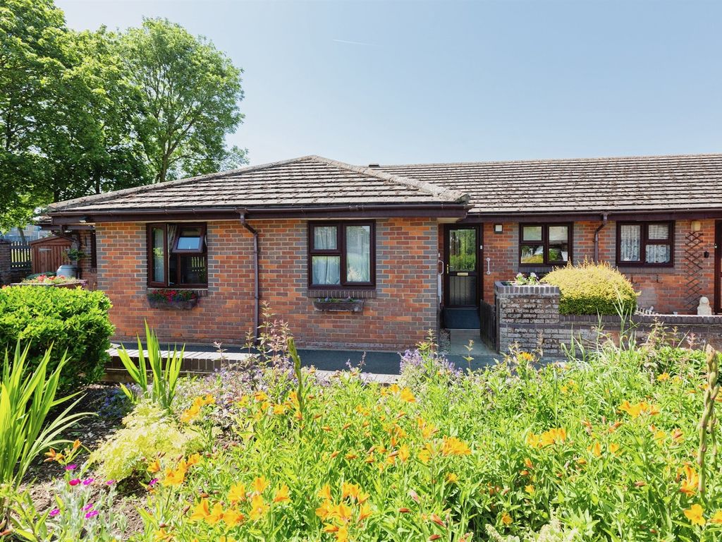 2 bed terraced bungalow for sale in Westbury Lane, Newport Pagnell MK16