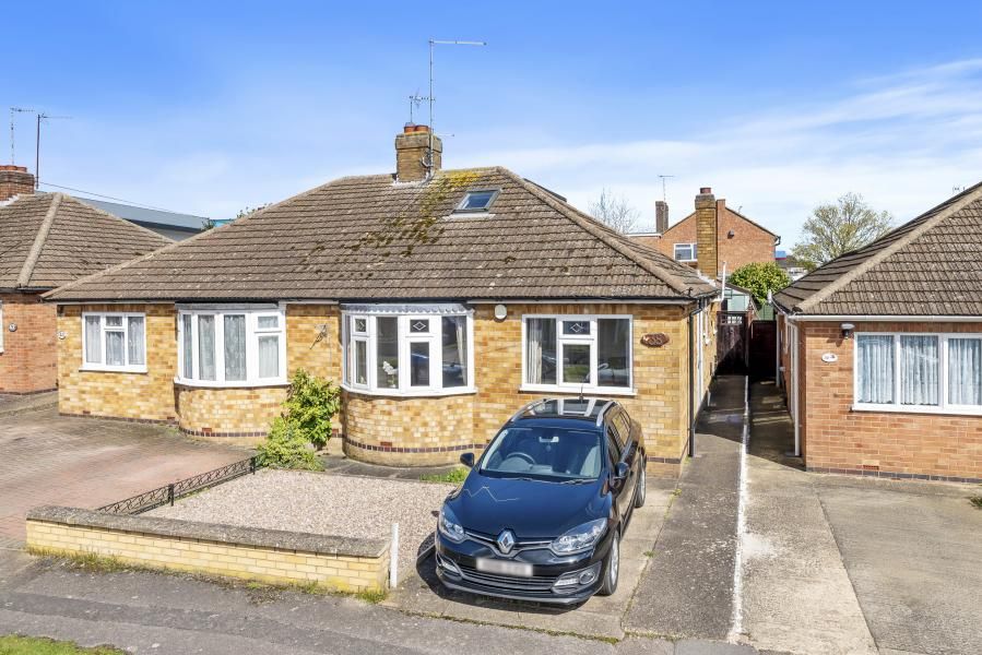 3 bed semidetached bungalow for sale in Tann Road, Finedon, Northants