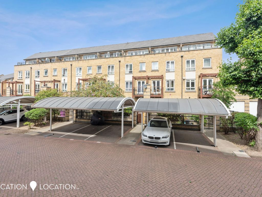 6 bed town house for sale in St. Davids Square, London E14, £775,000