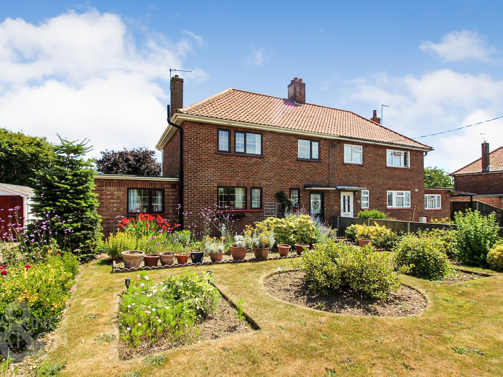 3 bed semidetached house for sale in North Walsham Road, Trunch, North