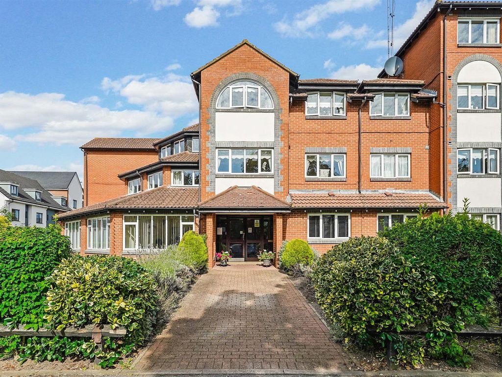 1 bed flat for sale in Ellen Court, The Ridgeway, North Chingford E4, £165,000 Zoopla