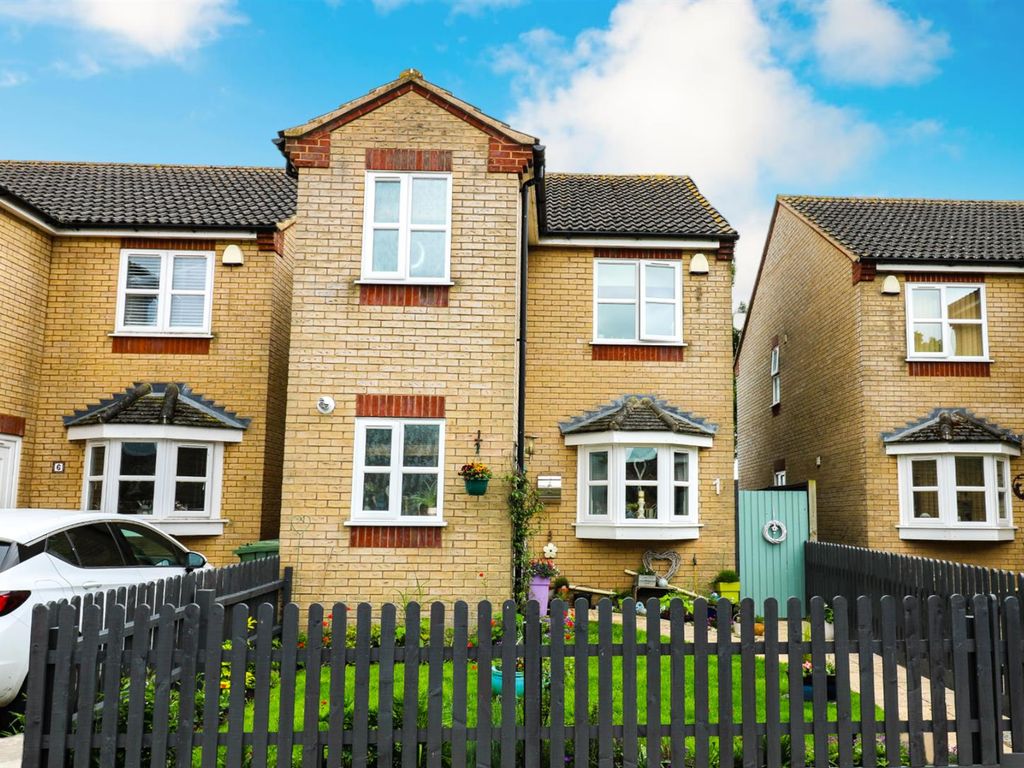 3 bed detached house for sale in East Close, Newborough, Peterborough
