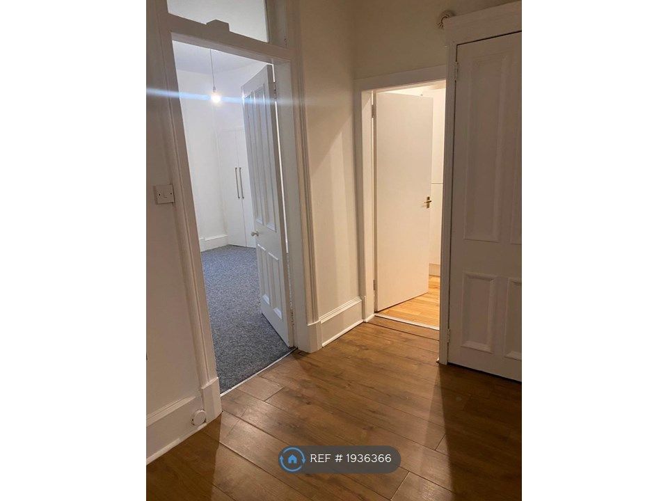 2 bed flat to rent in Walker Street, Paisley PA1, £895 pcm Zoopla