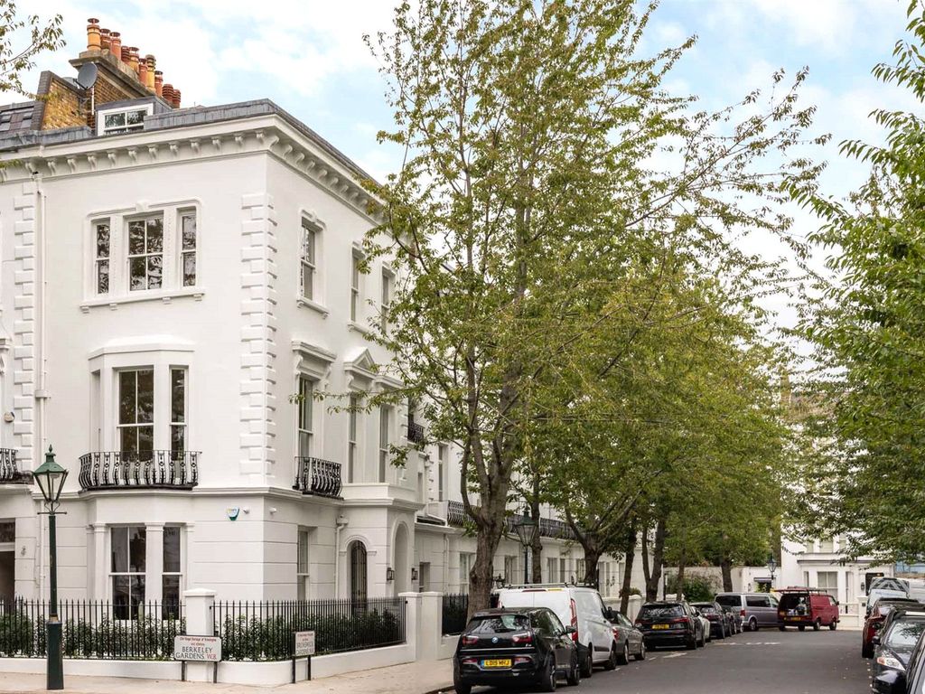 5 bed end terrace house for sale in Brunswick Gardens, Kensington