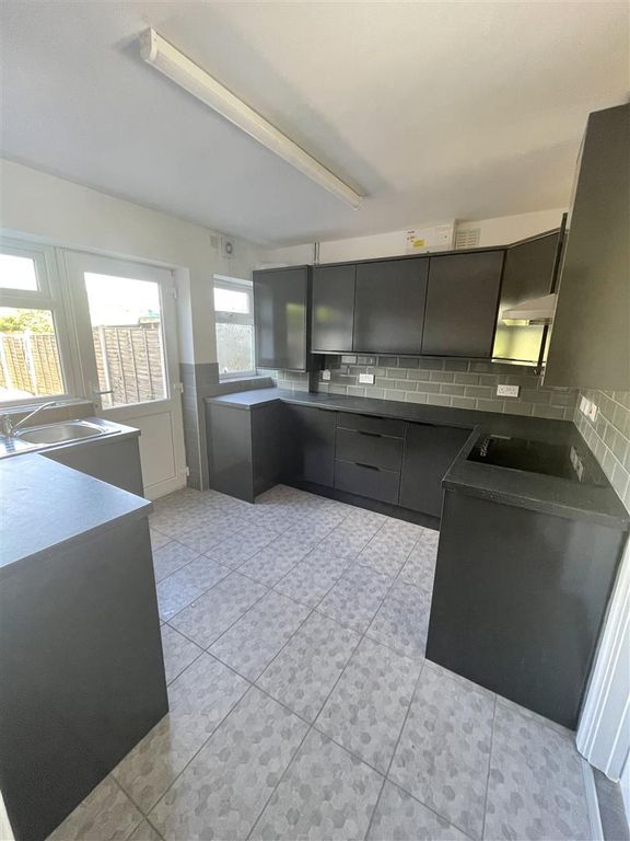 3 bed terraced house to rent in Binstead Road, Kingstanding, Birmingham