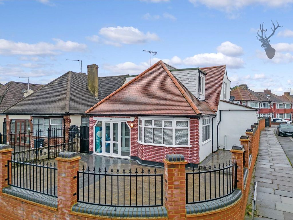 3 bed detached bungalow for sale in Ewellhurst Road, Clayhall, Ilford IG5, £700,000 Zoopla
