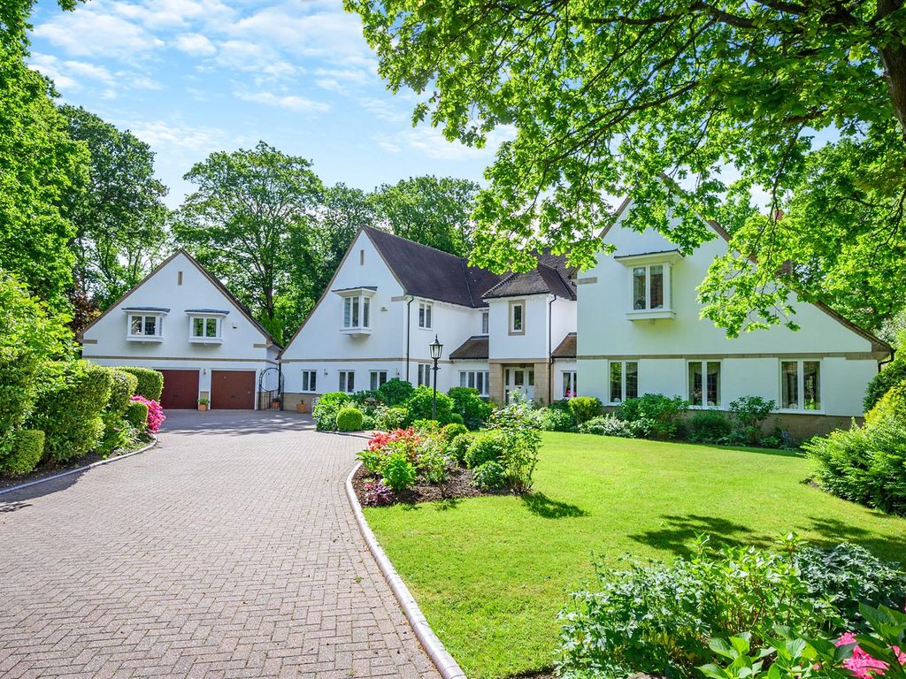 5 bed detached house for sale in Selwyn Walk, Little Aston, Sutton