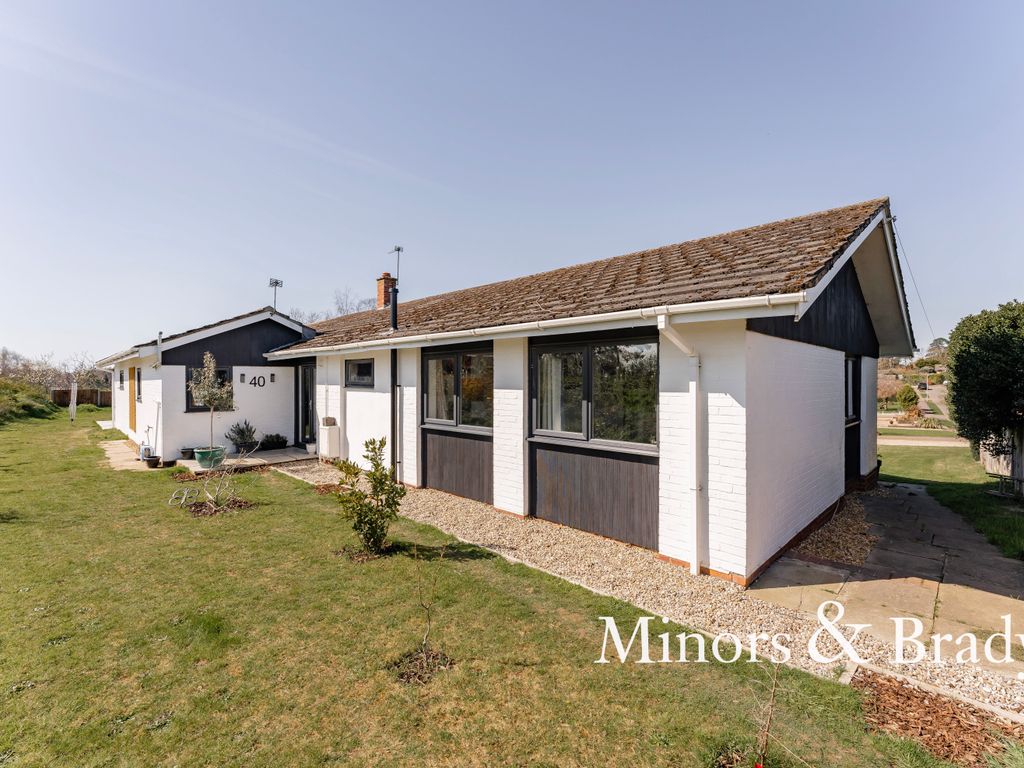 5 bed detached bungalow for sale in Waveney Drive, Hoveton, Norwich