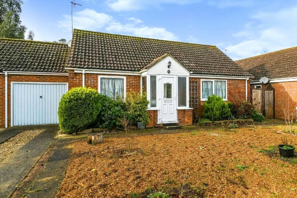 2 bed bungalow for sale in Cedar Way, Gayton, King's Lynn PE32, £