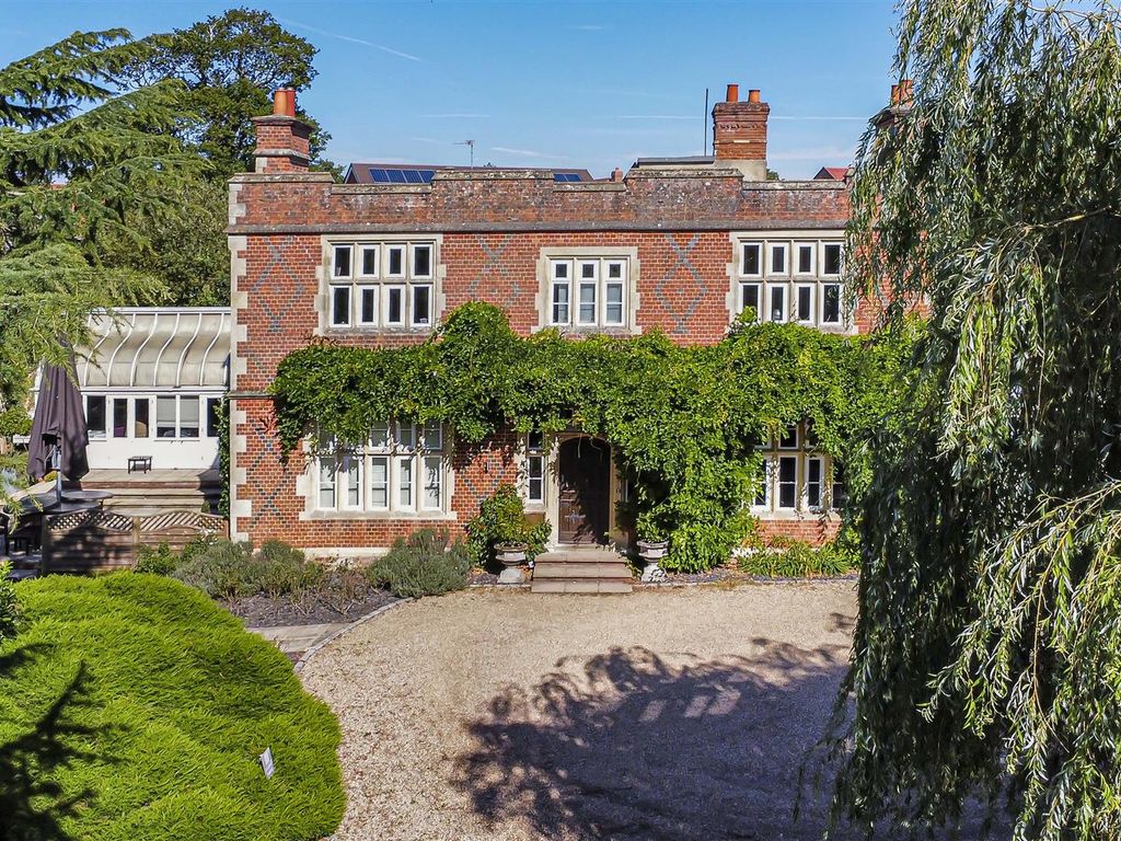 4 bed detached house for sale in Church Lane, Shinfield, Reading RG2, £