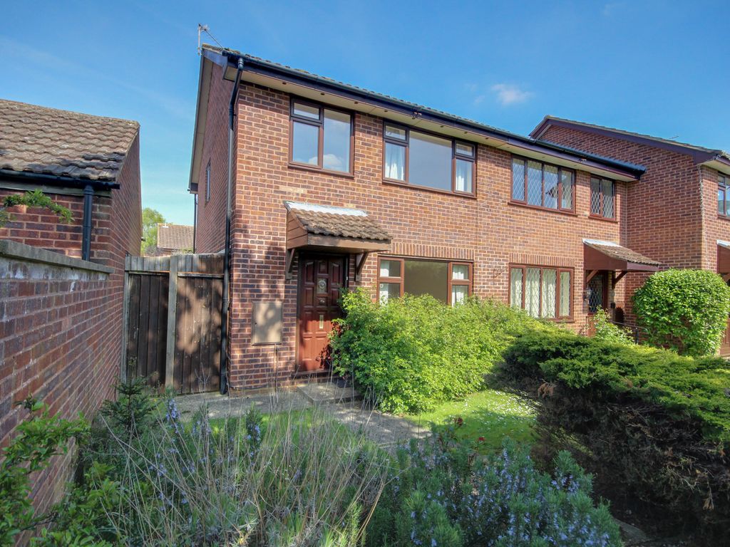 3 bed end terrace house for sale in Dunkirk Close, Wokingham RG41 Zoopla