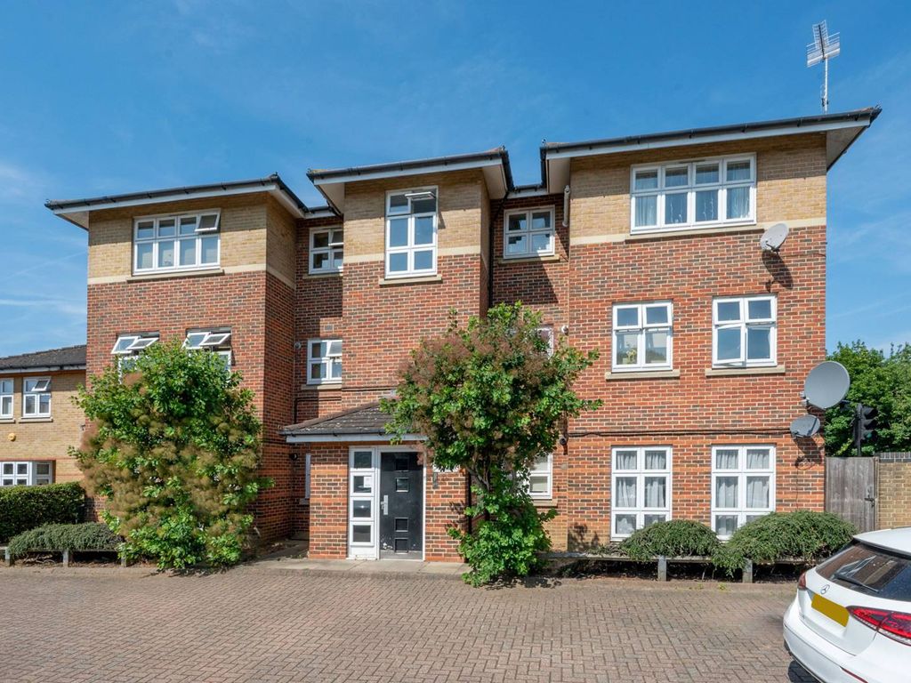 1 bed flat for sale in William Close, Southall UB2 Zoopla