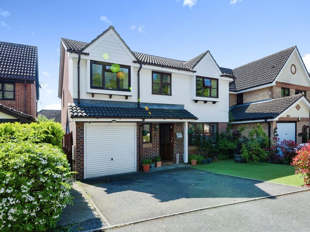 5 bed detached house for sale in Whitmores Wood, Hemel Hempstead HP2, £