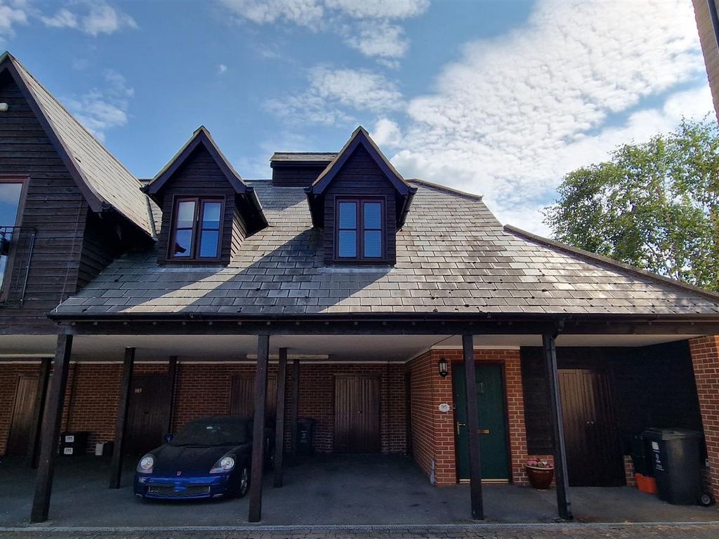 2 bed detached house for sale in Ulysses Road, Swindon SN25, £92,500