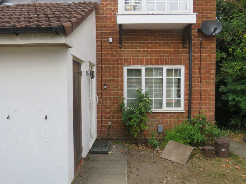 2 bed for sale in Tennyson Avenue, Houghton Regis, Dunstable