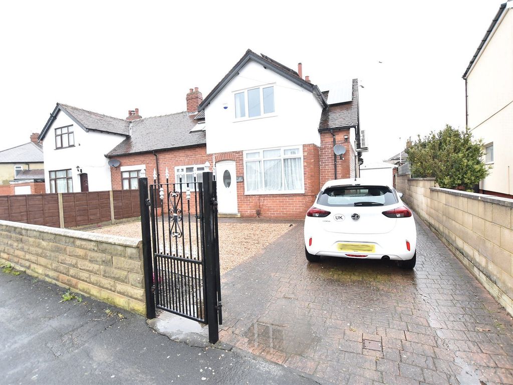 4 bed semidetached house for sale in Sherbrooke Avenue, Leeds, West