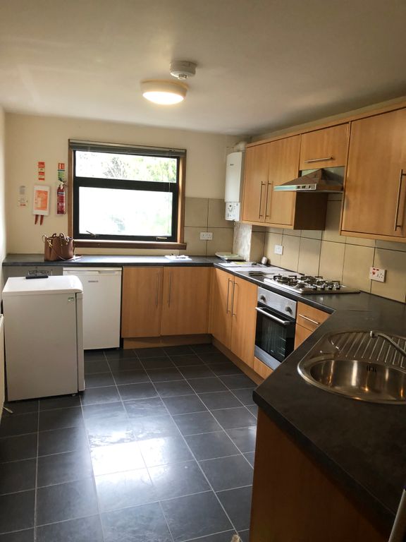2 bed flat to rent in Gardner Street, Dundee DD3, £650 pcm Zoopla