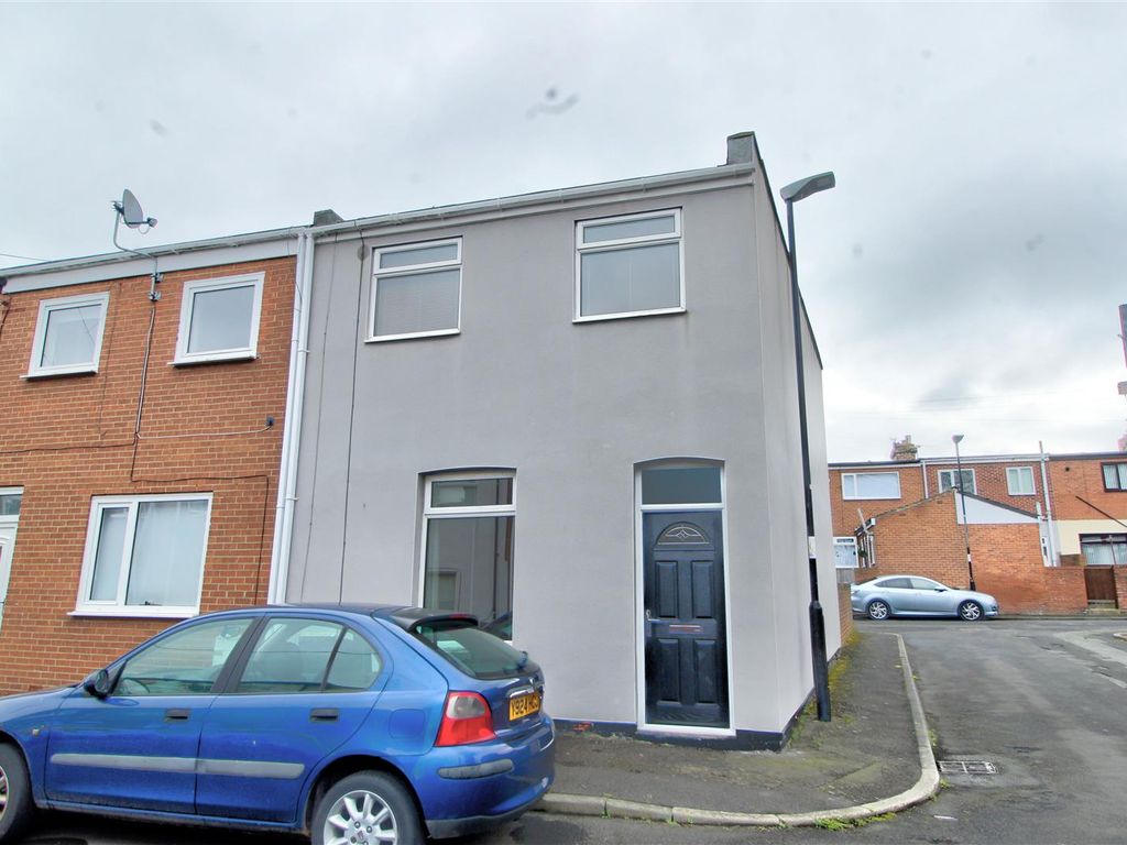 3 bed end terrace house for sale in Victoria Street, HettonLeHole