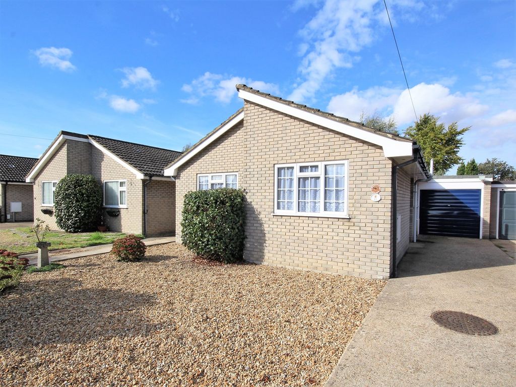 3 bed bungalow for sale in Maureen Close, Parkstone, Poole BH12 Zoopla