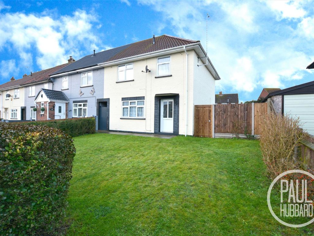 3 bed semidetached house to rent in Greenfield Road, Lowestoft