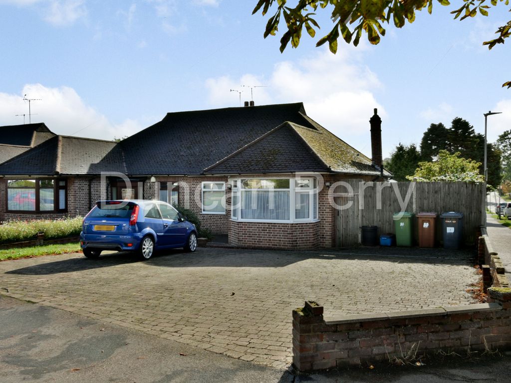 3 bed semidetached bungalow for sale in Baker Street, Potters Bar
