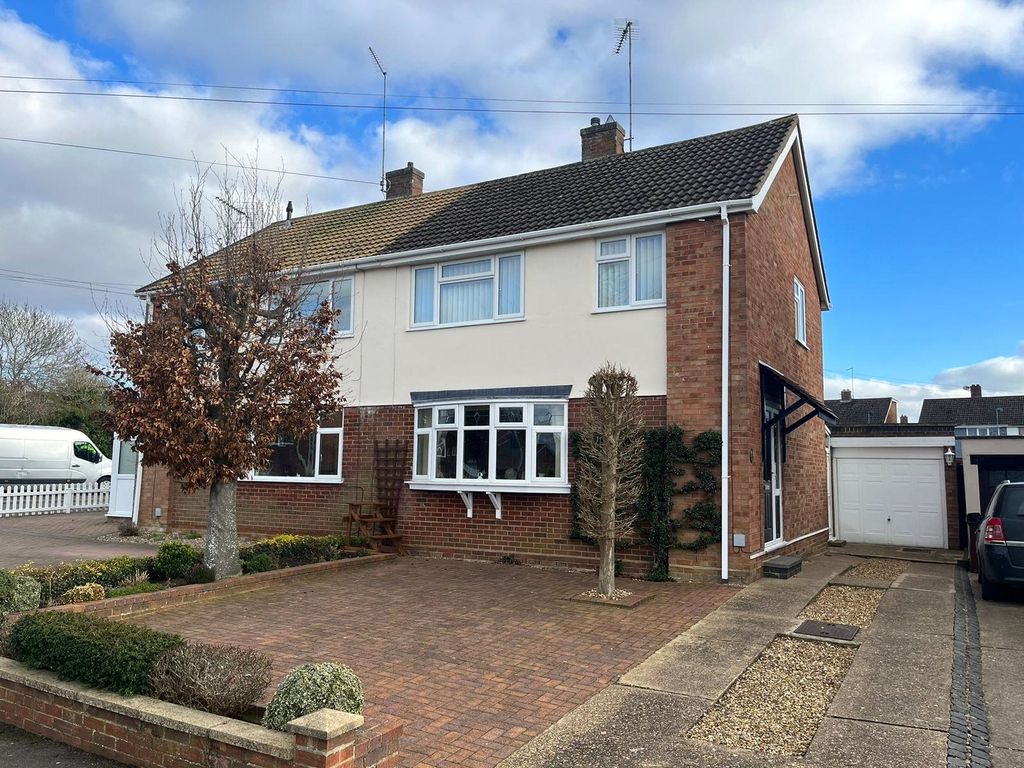 3 bed semidetached house for sale in Falcutt Way, Kingsthorpe