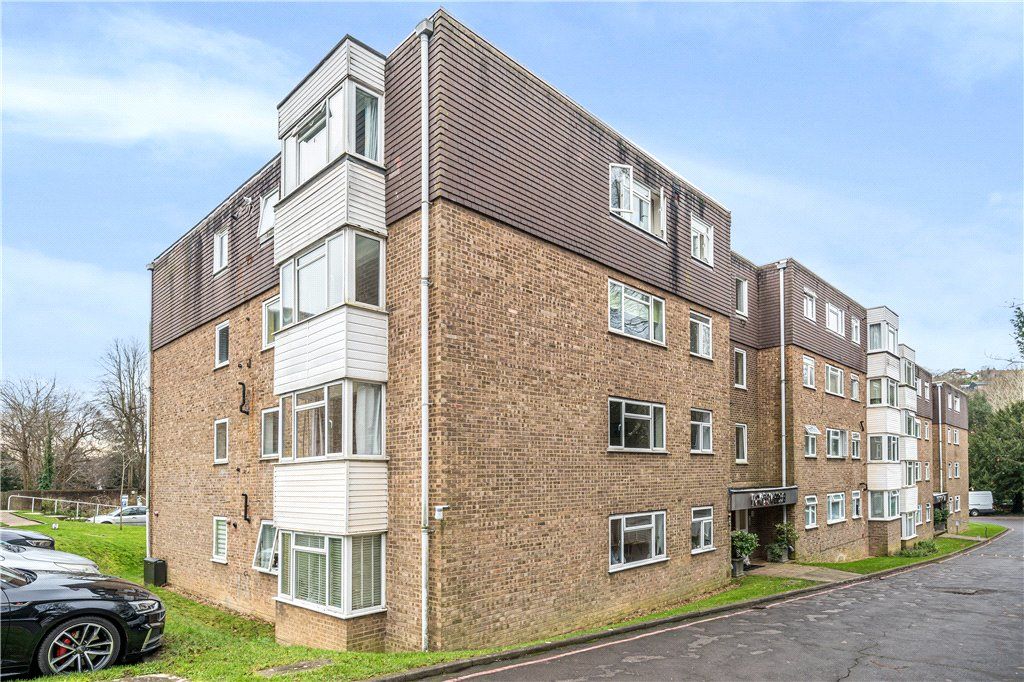 2 bed flat for sale in Kingsmere, London Road, Brighton BN1, £280,000