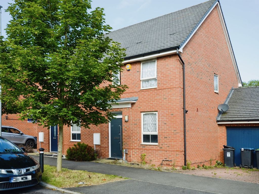 3 bed semidetached house for sale in Admiral Avenue, Hemel Hempstead