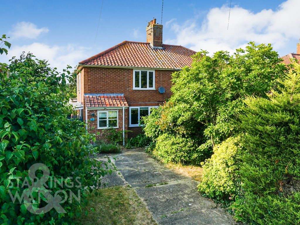 3 bed semidetached house for sale in High Road, Wortwell, Harleston