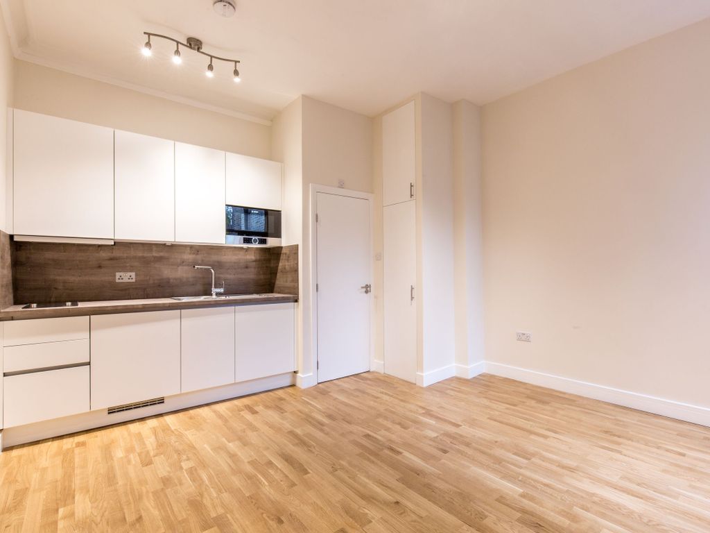 Studio to rent in Archway Road, London N6, £1,250 pcm Zoopla