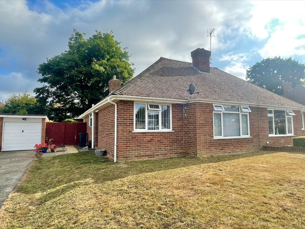 2 bed bungalow for sale in Wealden Avenue, St Michaels TN30 Zoopla