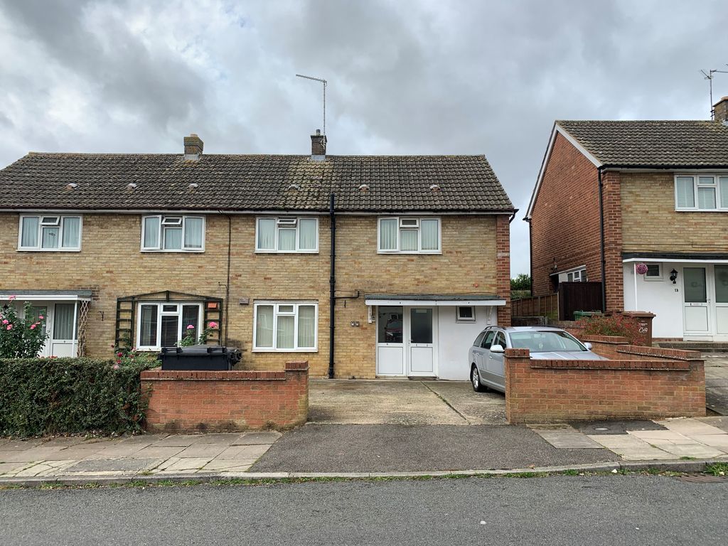 4 bed property for sale in 11 York Road, Corby, Northamptonshire NN18