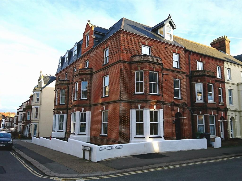 2 bed flat to rent in Cabbell Road, Cromer NR27, £950 pcm Zoopla
