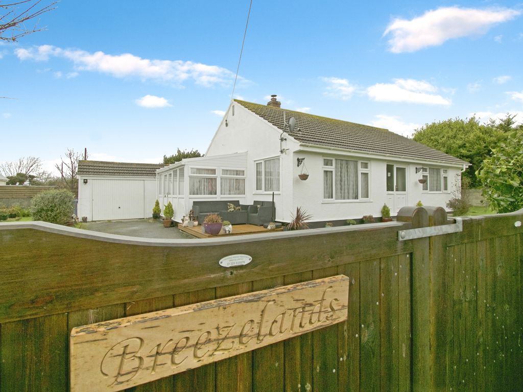 3 bed bungalow for sale in Highfield Road, Mount Hawke, Truro, Cornwall