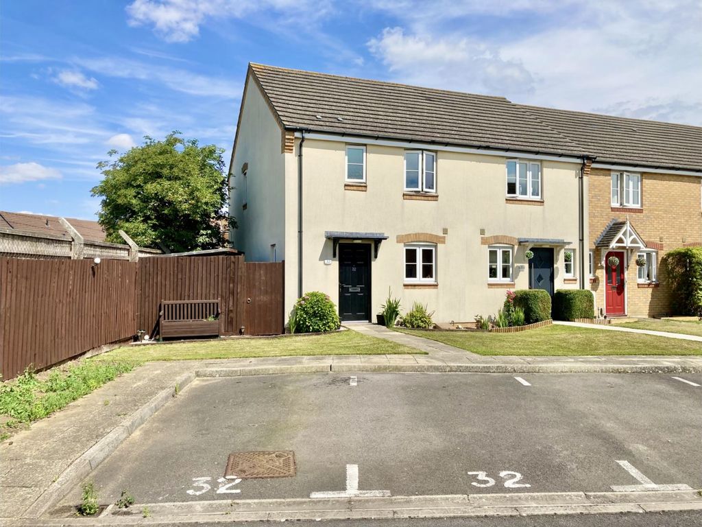 3 bed semidetached house for sale in Horsham Road Park South