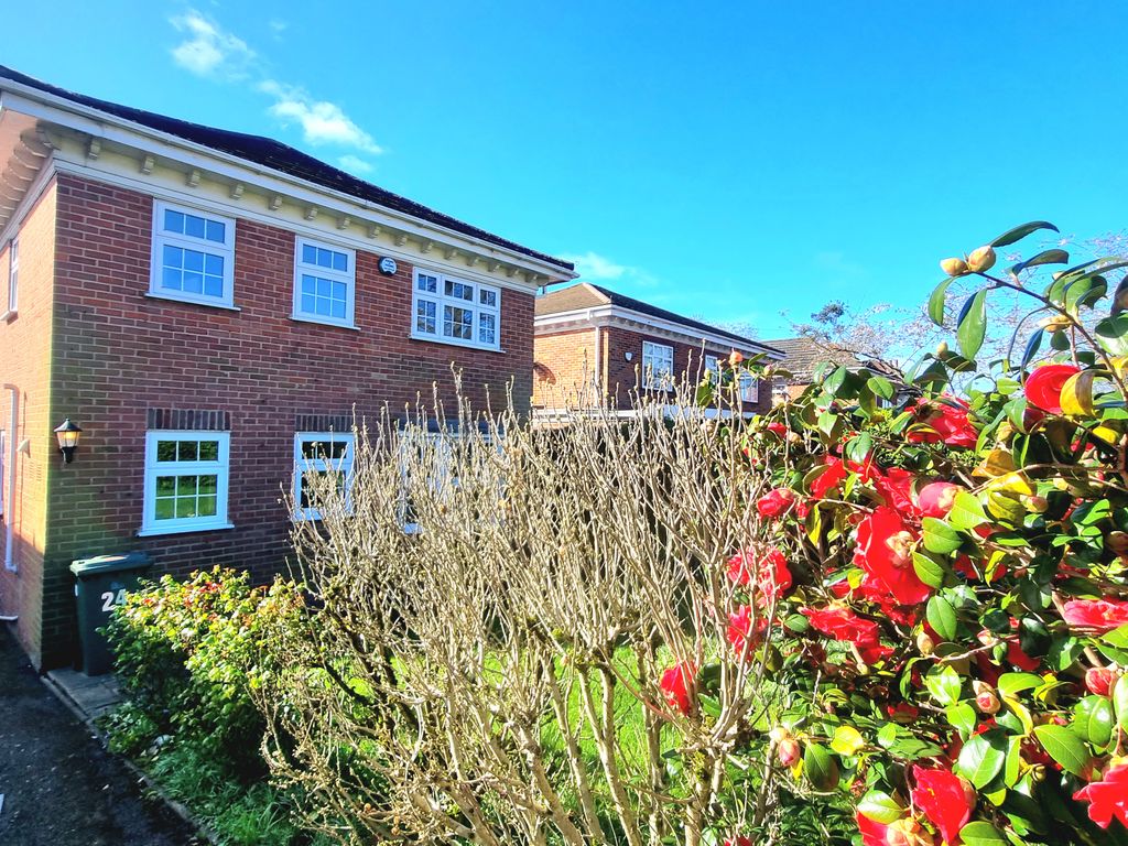 4 bed link detached house for sale in Elms Road, Harrow Weald, Harrow