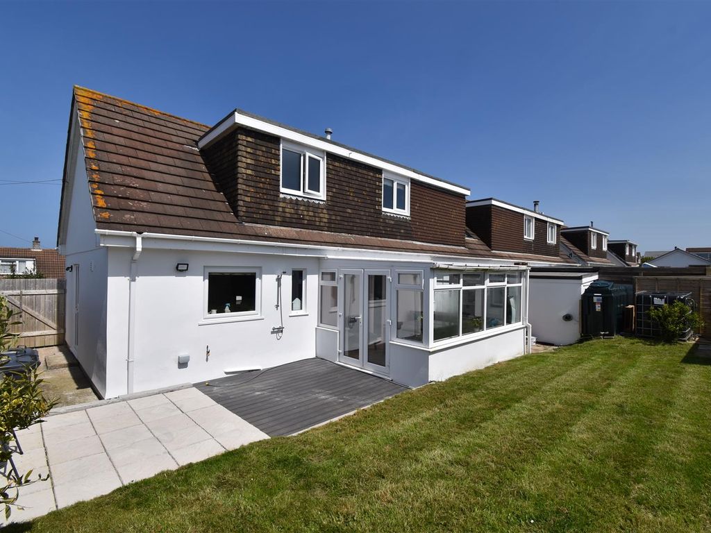 4 bed linkdetached house for sale in Atlantic Way, Porthtowan, Truro